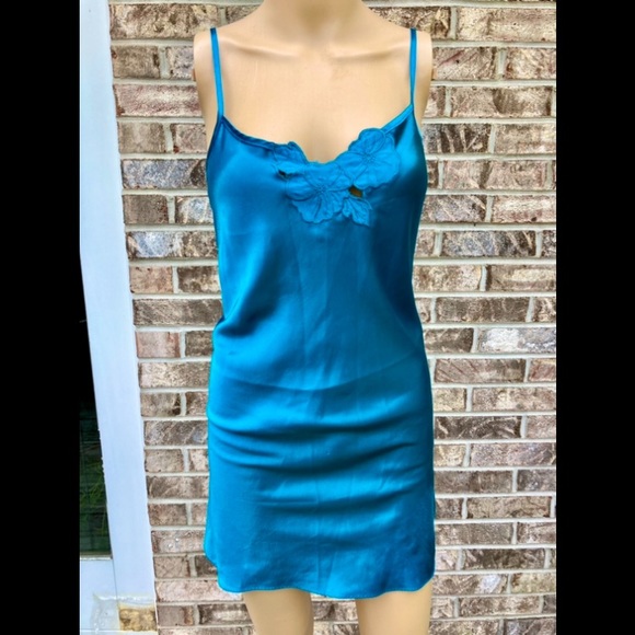 Vintage California Dynasty Blue Cerulean Silky Floral Detail Chemise Slip - Picture 5 of 12